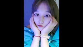 清纯甜美大白美乳妹子道具抽插自慰性感大屁股