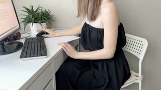 Attractive Secretary Masturbate Vagina while Working