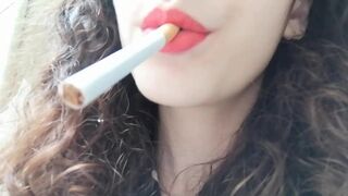 BIZARRE SMOKE - CLOSE UP MULTIPLE DRAGS