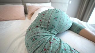 stepsis dreams about stepbrother while he mounts her and spunk inside