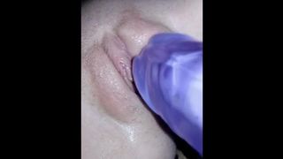 Teenie fotze geleckt und mit dickem vibrator gefickt