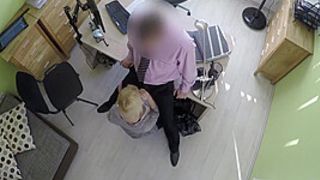 Alluring Babe Gives Sissy For Drilling To Slutty Loan