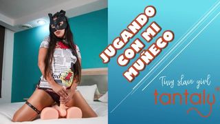 Jugando con mi nuevo SEX TOY, creo que su pene me llega al estomago