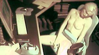 Solo spy web-cam girl masturbate