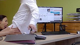 Money Lender Takes Pity On Charmer Who Gives Back Door For Money - Kristy African