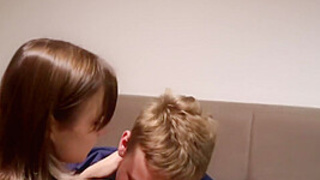 Seks Na Kolesikah Lezhal Pod Elkoi. Goli Podarok 2023 Dlya Vseh