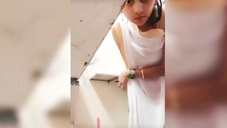 Village bhabhi nasheele bathein saree dropping boobies showing in kitchen