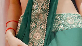 Bhabhi is looking sweet in green saree