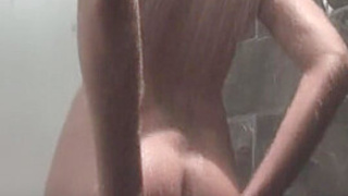 Climax in the shower - Nikkisummer