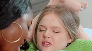 MILF Ejaculates Sneaky Kitchen BLOWJOB Sex Tape With Coco Lovelock, Naomi Foxxx, Jay Bangher - RealityKings