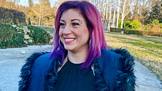 Lulu, 28, wants to take the steps at high speed!