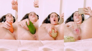 fruit salad in my destroyed vagina, three huge fruits!!! and a great cums!!!