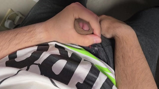 昼から包茎チンポで皮オナニーを勤しむ