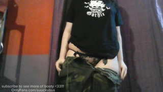 CHUBBY YOUNGSTER TEASING YOU WITH HER BUBBLE BEHIND