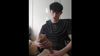 Cute 18yo twunk uses snatch to wank