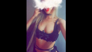 Lonhair blonde posing for your jizz