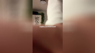TikTok Yoga Lady’s Twat Lips Flap Open Mid-Stretch!