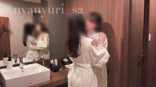 【素人レズビアン】彼女と洗面所で・・・bathroom with my gf...女同 Lesbo【百合】