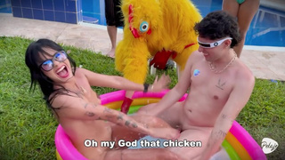 Frisby's chicken organizes fight between ALIX VLOGS and LARA ROSS to see who will fuck his wide penis