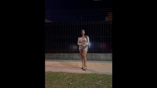 Stranger convinces and mounts a 23-year-mature fiance who left the club