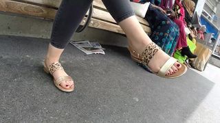 BEST 2019 SEXY MILF LEGS TEEN TOES AMATEUR VOYEUR CANDID FEET 198