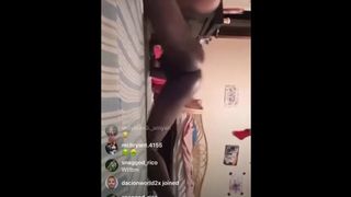 Girl Showing Pussy on Live