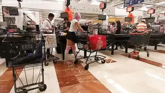 Fuck Whit a Nerd Girl in the Supermarket