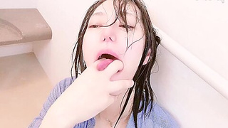 Masturbates With A Gigantic Shower Head Too Monstrous To Be P3