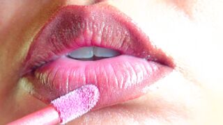 Pink Lips: Light Lip Gloss Bizarre